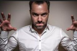 Санкції проти Арестовича, Олешка і ще десятків людей: за що саме і які наслідки для зрадників