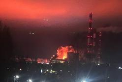 Небо горіло: у РФ дрони вразили одну з найбільших ТЕС, ще влучило у 24-поверхівку і вбило чоловіка (відео)
