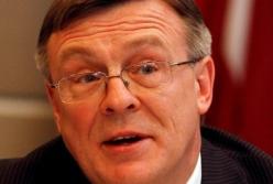 Суд оставил под стражей экс-главу МИД Кожару