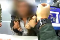 В аэропорту «Борисполь» агрессивный неплательщик алиментов бросался на пограничников (видео)