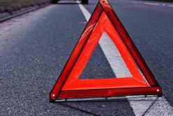 ДТП в Днепре: грузовик снес карету скорой помощи с дороги