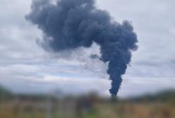 У Чернігові ворожі дрони двічі влучили у АЗС (відео)