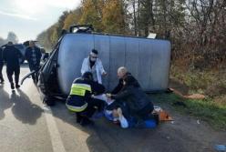 В Ровенской области перевернулся автомобиль "скорой помощи", ехавший с ДТП (фото)