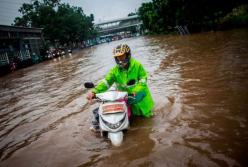 Наводнение в Индонезии:  21 человек погиб, десятки тысяч эвакуированы (видео)