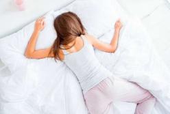 Медики назвали позу для сна, которая опасна для здоровья