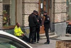 По Львову разгуливал бомж с винтовкой (фото)