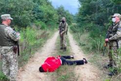 Во Львовской области мужчина напал с ножом на пограничника