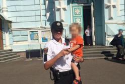 Бродил по кладбищу: в Одессе нашли 2-летнего мальчика