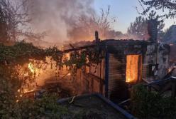 Масована атака на Дніпропетровщину: пожежі на підприємствах, АЗС та в будинках (відео)