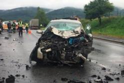 Во Львовской области столкнулись автобус и легковушка, есть погибший и травмированные