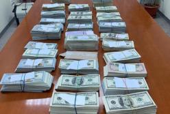 В Киеве у врача-трансплантолога изъяли около миллиона долларов (фото)