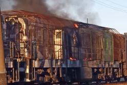 Росіяни вдарили по поїзду "Дніпро-Запоріжжя", з провідницею немає зв'язку (відео)