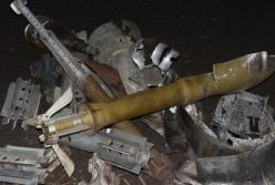 На Приазовье военные собрали новогоднюю елку из боеприпасов боевиков (фото) 