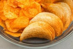 Диетологи назвали самый вредный продукт для перекуса