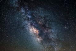 Ученые предрекают существование десятки тысяч черных дыр в центре нашей галактики