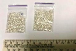 В Борисполе пассажиры пытались незаконно ввезти в нижнем белье бриллианты (фото)