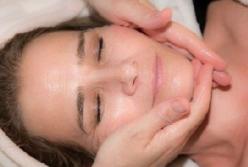 Медики напомнили, как алкоголь влияет на состояние кожи