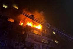 У Запоріжжі Shahed влучив у багатоповерхівку: горіли квартири на двох поверхах, поранених більшає (відео)