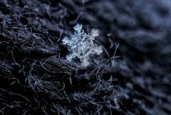 Ученые создали самую крохотную в мире снежинку 