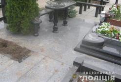 На Киевщине надругались над могилой Героя Украины