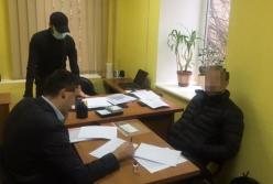 Коммерсант предлагал чиновникам два млн гривен взятки