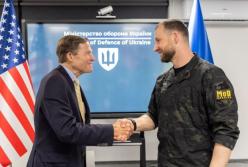 Міністр оборони України обговорив з сенатором США військову підтримку та ситуацію на фронті