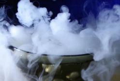 Аниматор вылила сухой лед ребенку на голову: у мальчика сильные ожоги (фото)