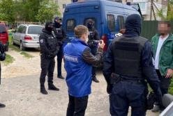 В Киеве мужчина насиловал своего крестника и продавал снятое видео (фото)