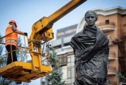 У Києві демонтують захисні конструкції з пам'яток для оцінки їхнього стану