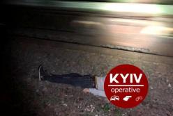 В Киеве, бросившись с моста, погиб парень