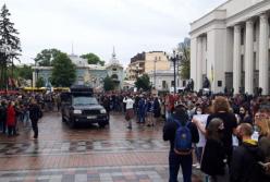 Под Радой митингуют за отставку Авакова (фото)