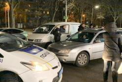 В Киеве пьяный водитель сбил женщину с ребенком и уснул в машине полиции (фото)