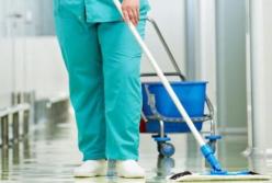 В Радомышле уволили санитарку, отказавшуюся без защиты мыть палату