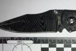 Не понравилась внешность: в Одессе мужчина порезал прохожего