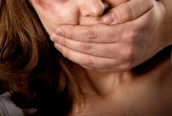 В Киеве изнасиловали беременную девушку