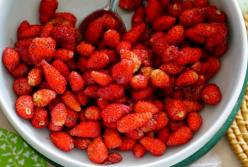 Названы полезные и вредные свойства земляники