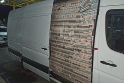 В Закарпатье налоговики за 1 копейку отдали коммерсантам 735 тыс пачек сигарет