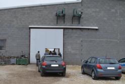 Обнаружили тела 2-х украинцев в холодильной камере для фруктов в Польше