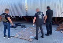 В порту Южный в контейнере с бананами нашли 112 кг кокаина (фото)