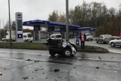 Пассажирке оторвало ногу: в Киеве авто попало в страшное ДТП