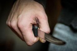 В Одессе пьяный парень набросился с ножом на прохожую