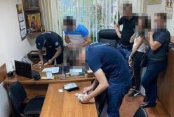В Одессе копов задержали за вымогательство денег у сутенеров (фото)