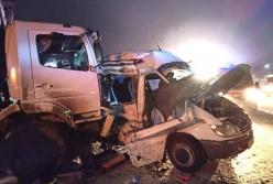 На Прикарпатье автобус с людьми попал в жуткое ДТП, есть погибшие (фото)