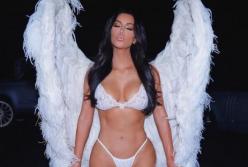 Ким Кардашьян заигралась с фотошопом: ей дорисовали лишний палец