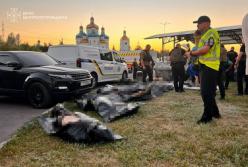 "Терпи, маленька": перші хвилини після російського удару по Кривому Рогу показали патрульні (відео)