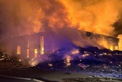 "Батальйон Шардоне". Росія зруйнувала винзавод на Одещині, згоріли цех і склади з вином (відео)