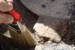 В Египте нашли мини-сфинкса в окружении амулетов