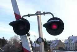 На Закарпатье поезд на скорости протаранил авто: пятеро пострадавших (фото)