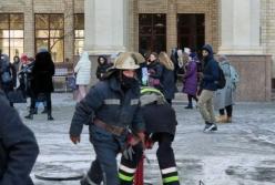 В центре Харькова пожар в университете имени Каразина (видео)