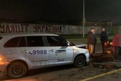В Киеве водитель такси устроил ДТП: пострадала беременная женщина (фото)